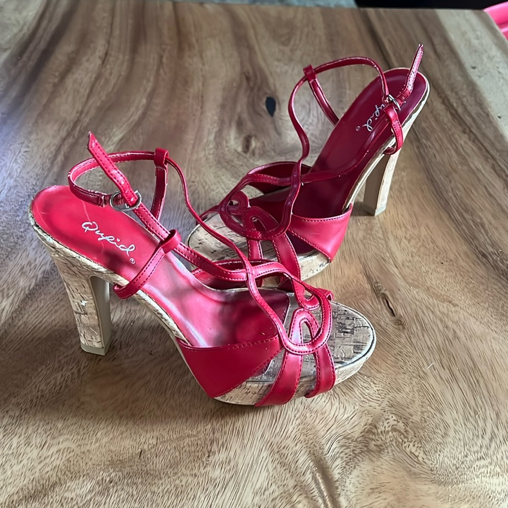 Qupid Women’s red strap and wooden heels. Size 7